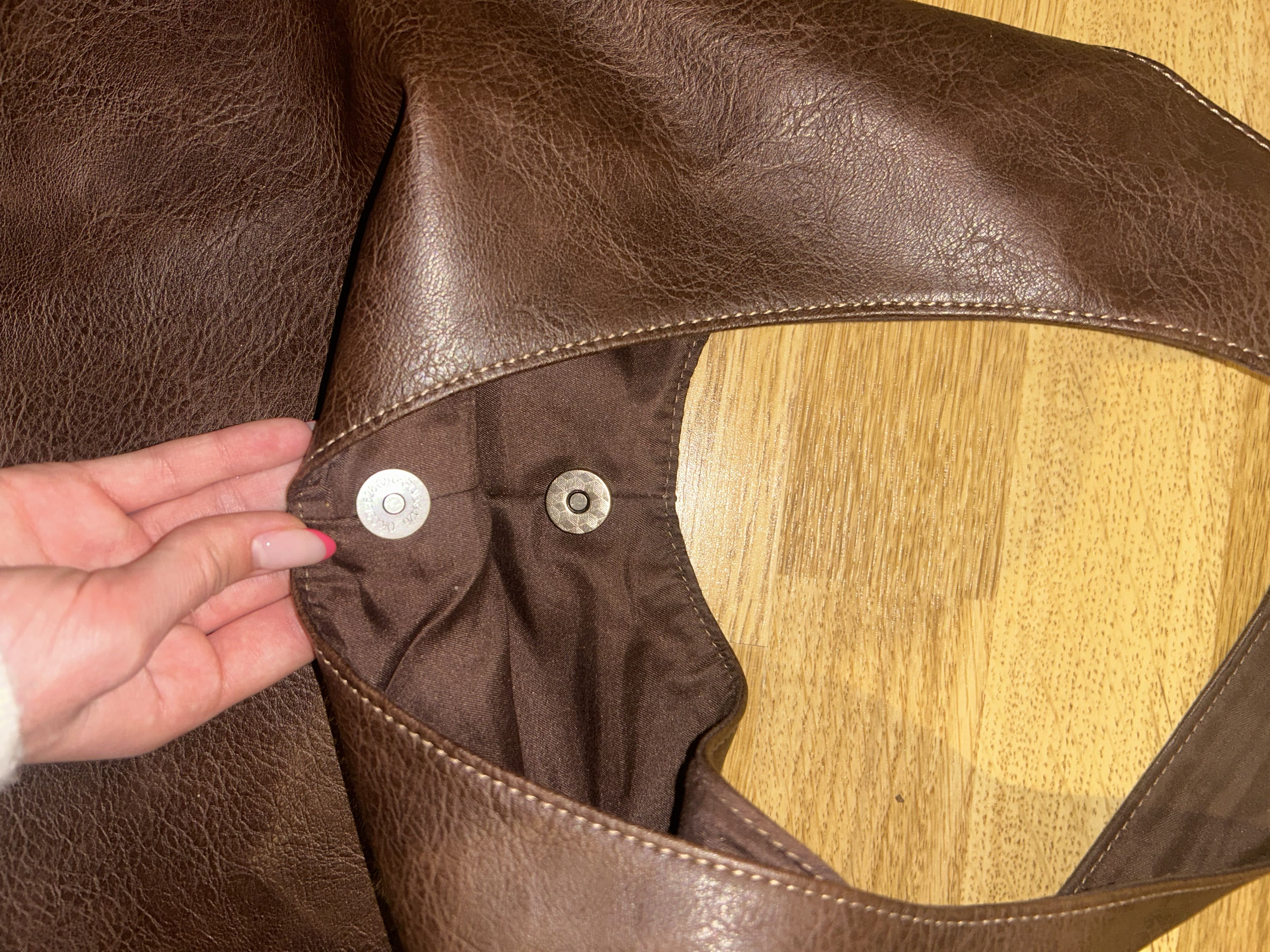 Borsa a mano in finta pelle marrone (non vera pelle)