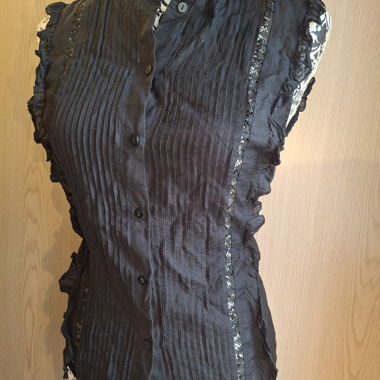 Top noir en dentelle