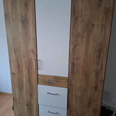 Armoire à vêtements effet bois avec tiroirs