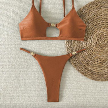 Bikini marron avec détails