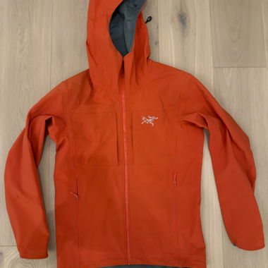 Veste softshell à capuche Arc'teryx orange pour homme, taille XS