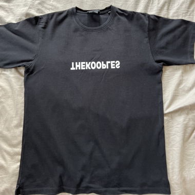 Schwarzes T-Shirt von The Kooples