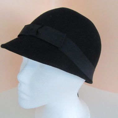 Black wool felt, cloche hat, jockey hat style
