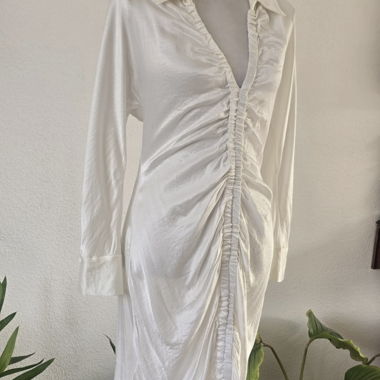 Weisses Satin Kleid von zara mit Raffung