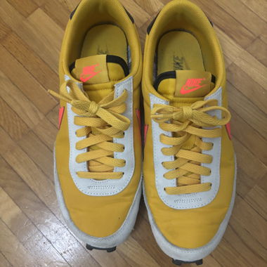 Baskets Nike jaunes et roses
