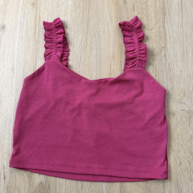 Top rosa con volant