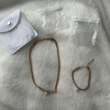 Parure de bijoux en chaîne dorée