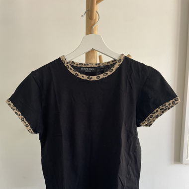 T-shirt noir et léopard 
