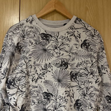 Weisser Pulli