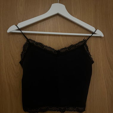ONLY schwarzes Spitzen-Crop-Top