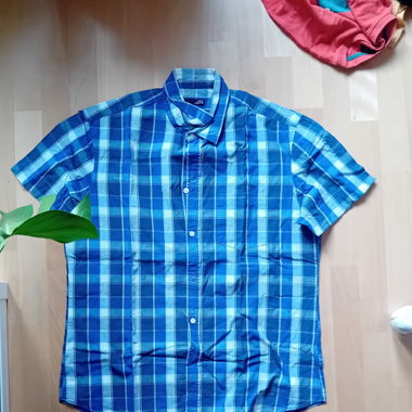 blaues Hemd