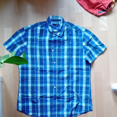 blaues Hemd