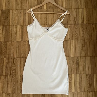 Vestito corto bianco con pizzo