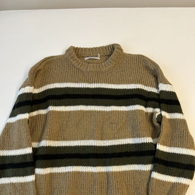 Knit sweater 