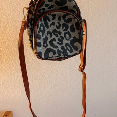 Sac banane mini en bandoulière à imprimé léopard