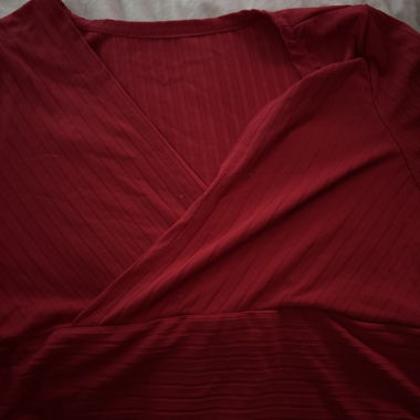 Rotes Wickeloberteil