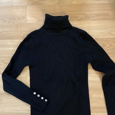 schwarzer pullover