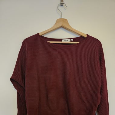 Weinroter Pulli von WE