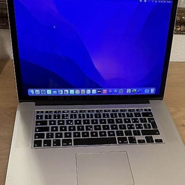 Mackbook 15 inch Mid 2015 1 TB Storage