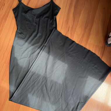 Robe longue noire à bretelles spaghetti