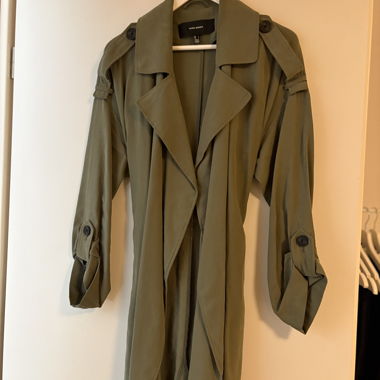 Leichter grüner Trenchcoat