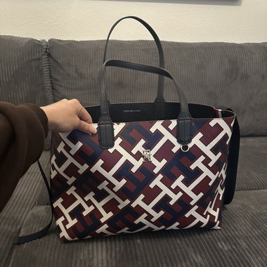 Tommy Hilfiger