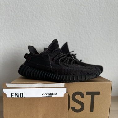 Yeezy 350 v2 triple black 