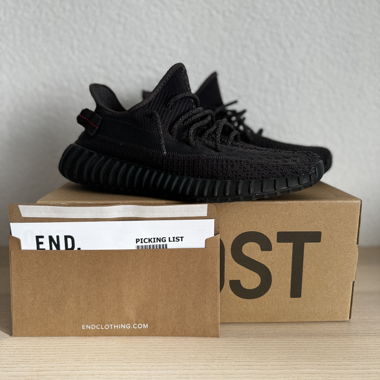 Yeezy 350 v2 triple black 