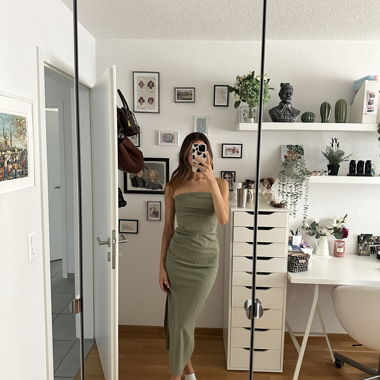 Abito midi olive senza spalline