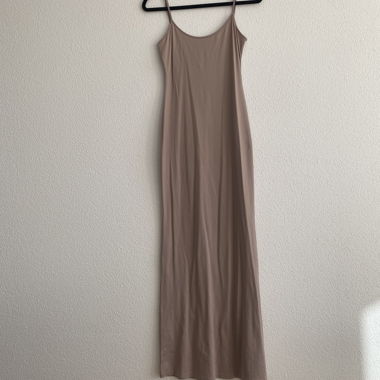Robe maxi moulante Bershka nude Taille M