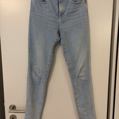 Hellblaue Skinny-Jeans