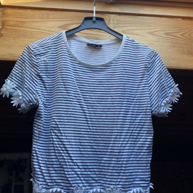 T-shirt rayé à fleur