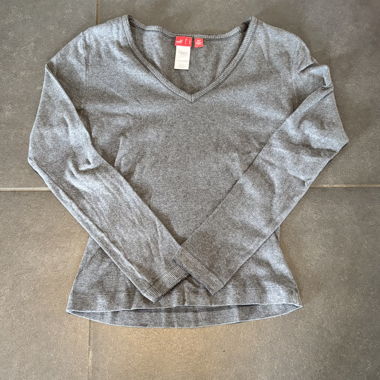 Haut gris à manches longues