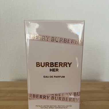 NEW - Burberry Her Petals perfum Limited edition 
