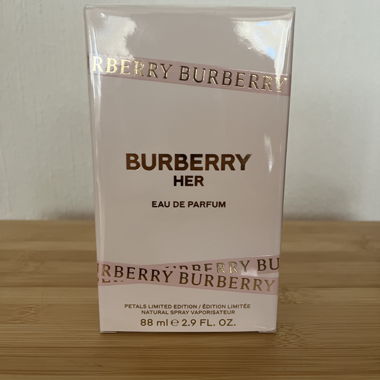 NEW - Burberry Her Petals perfum Limited edition 
