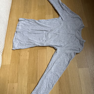grey long-sleeve shirt
