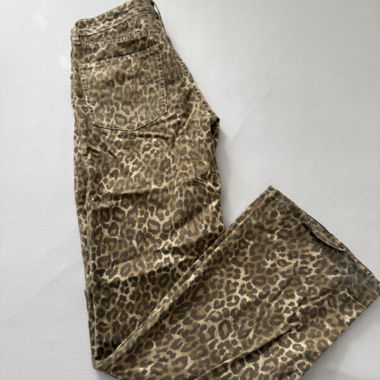 Jean à motif léopard