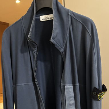 Stone Island Sweatjacke mit Stehkragen