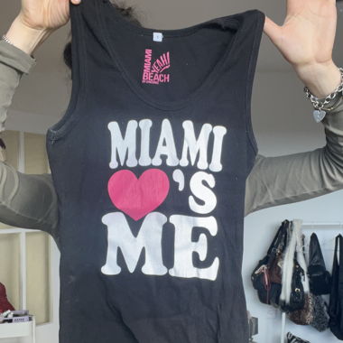 MIAMI loves me shirt