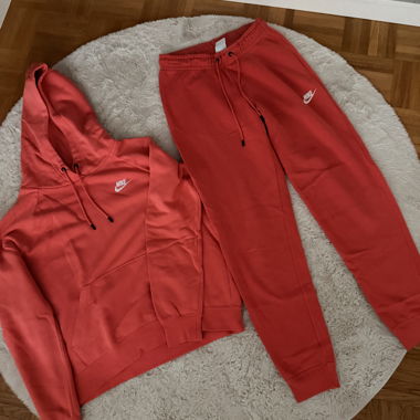 Set Nike con felpa e jogger