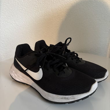 Nike shoes 