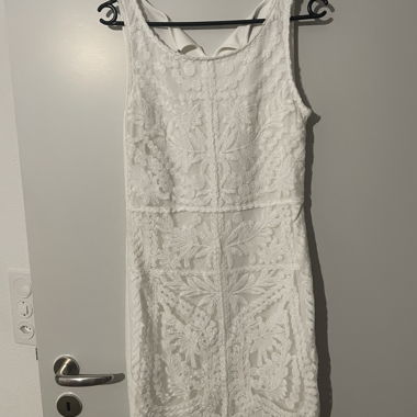 Abito in pizzo bianco
