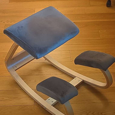 Tabouret ergonomique en bois (comme neuf)