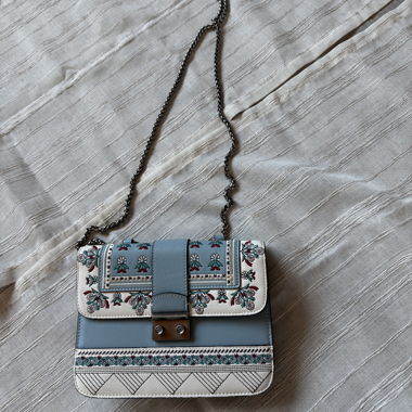 Blaue Ledertasche
