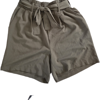Olive Shorts mit Guertel