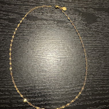 Fine gold-coloured necklace