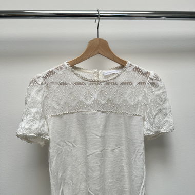 T-Shirt weiss mit Spitzendetails