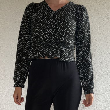 Blusa corta a pois