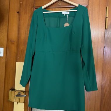 Abito verde con maniche lunghe