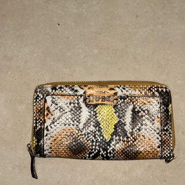Portefeuille GUESS à motif serpent
